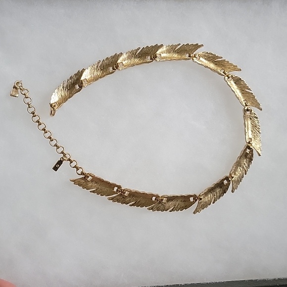 Vintage Monet Gold Choker Fashion Jewelry Wings or Feathers - Picture 4 of 8